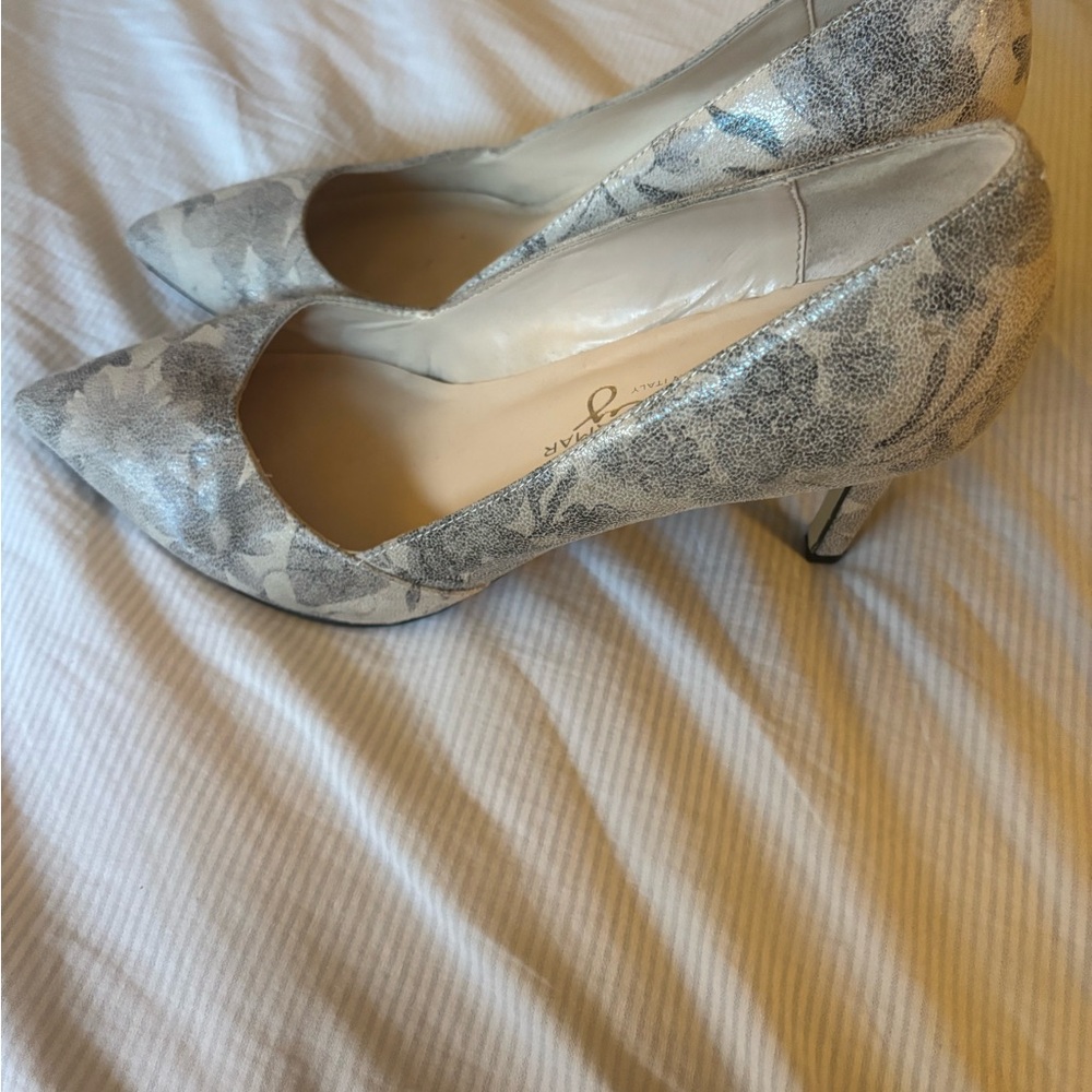 Alamar Women's Beige Floral Heels